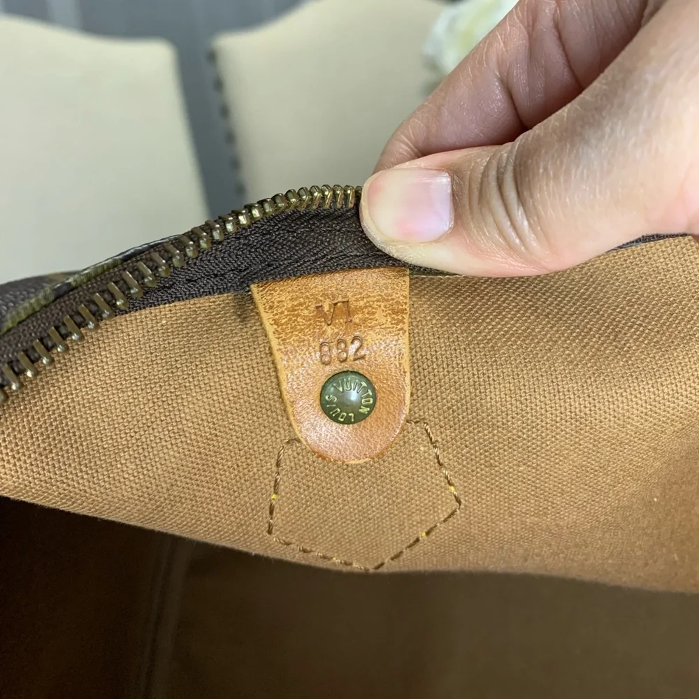Authentic Louis Vuitton Speedy 30 in Mono - Picture 14 of 17